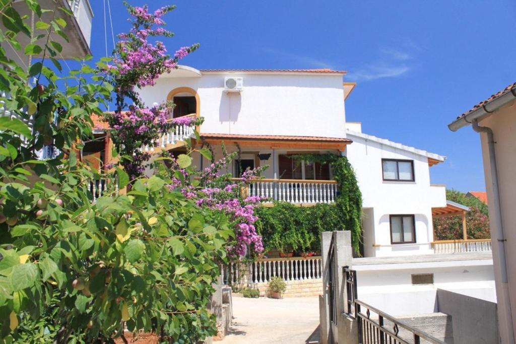 Apartment Sali 8174A Bagian luar foto